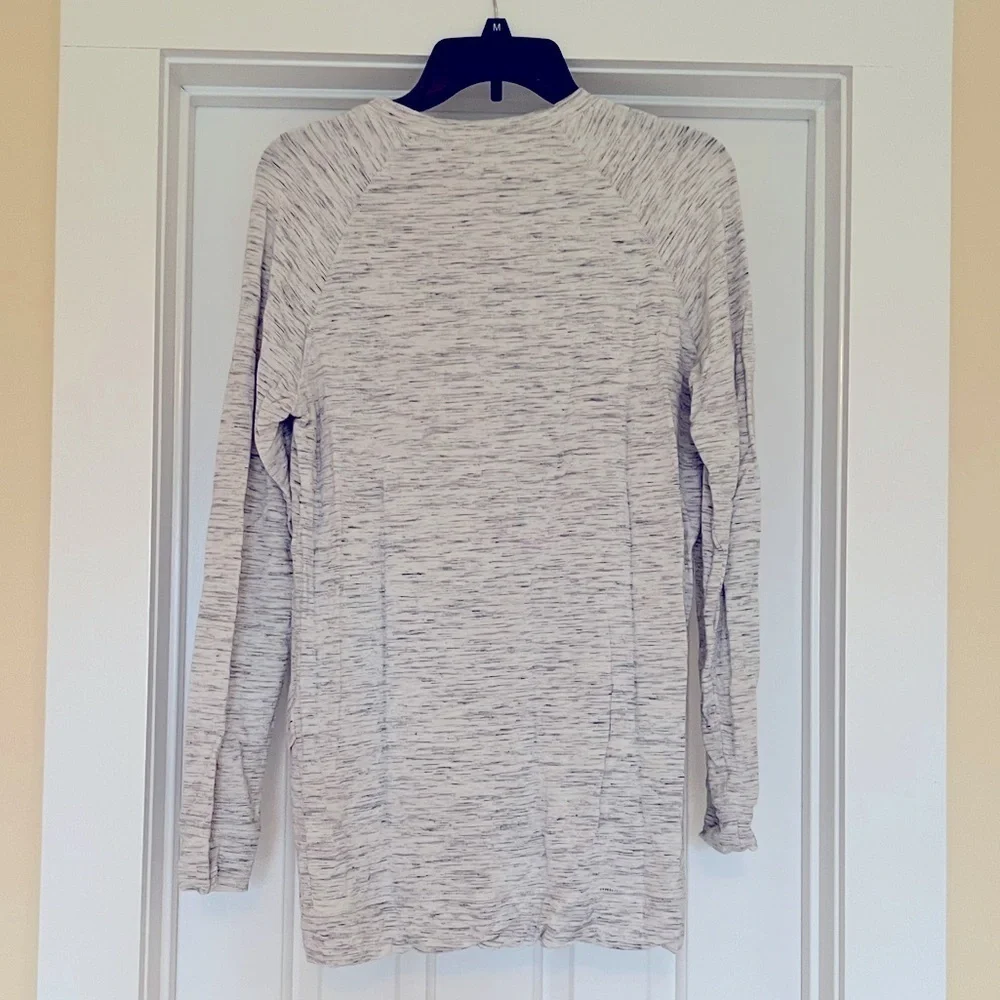 Dalia White and Grey Crewneck Long Sleeve Top Size Medium - Picture 3 of 5